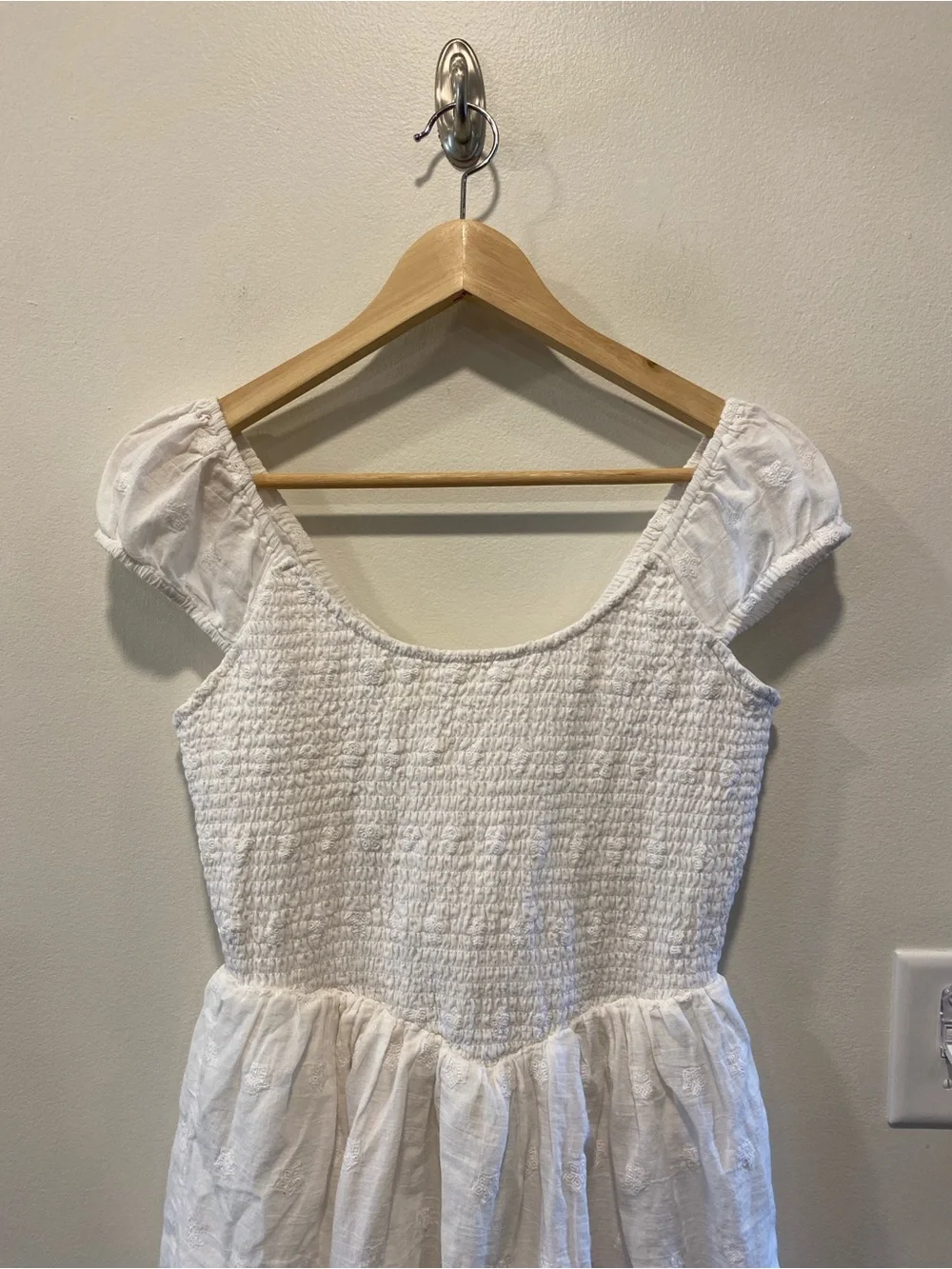 American Eagle Short Embroidered Honeycomb Dress Puff Sleeves sz medium smocked